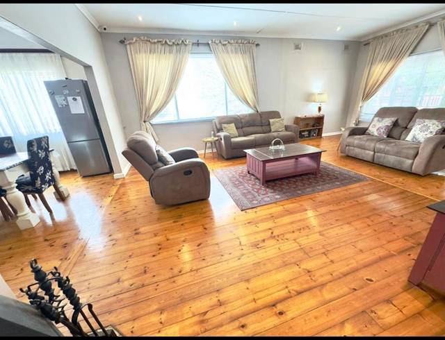 5 BEDROOM HOUSE FOR SALE IN CLARENDON